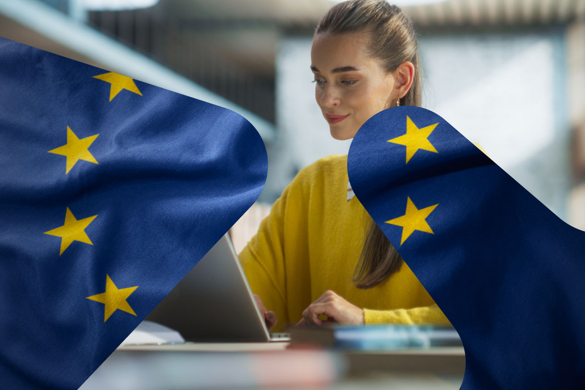 Kombinasjon av to bilder. Det ene viser en person som sitter ved et bord. Hun ser på en PC og noterer. Det andre er et EU-flagg med gule stjerner på blå bakgrunn.